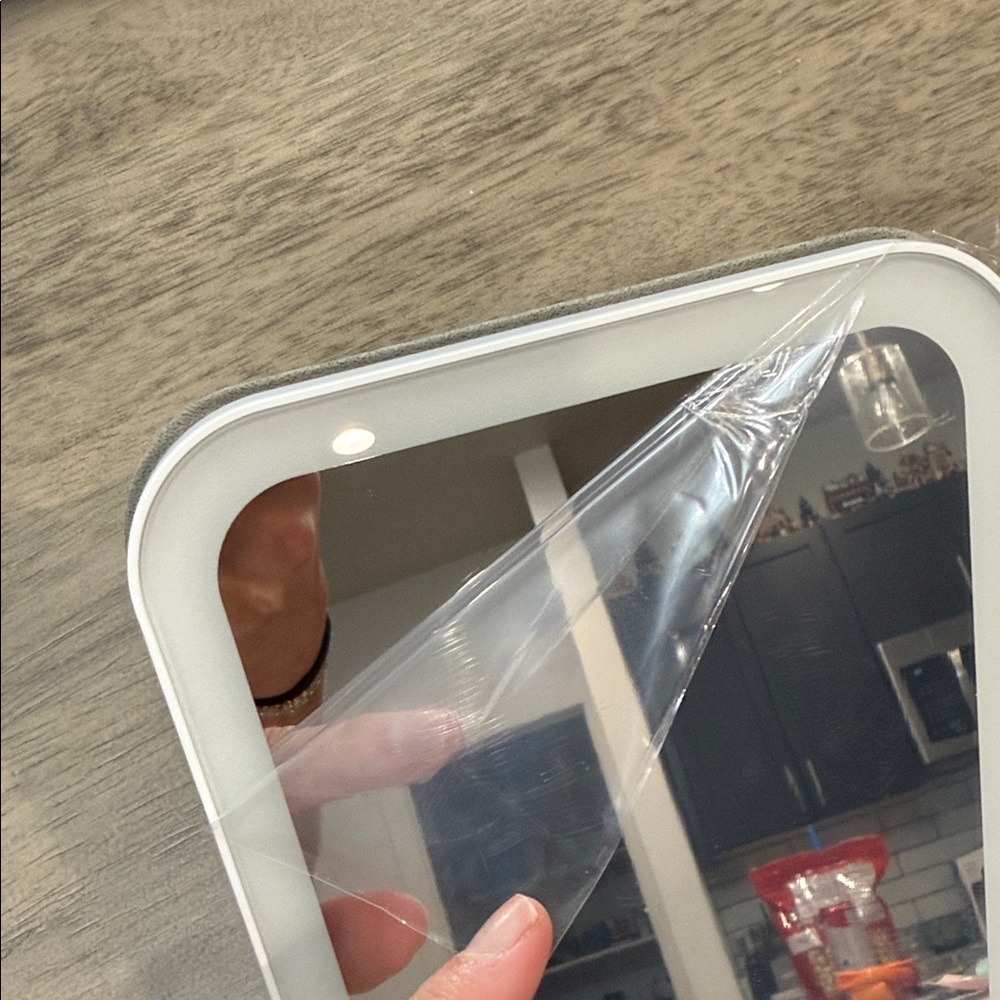 Portable LED Makeup Mirror with USB Cable - Picture 2 of 6